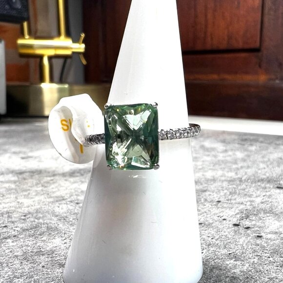 Ring Bomb Party Ring, size 7, green stone, .925 sterling silver band - Picture 1 of 7